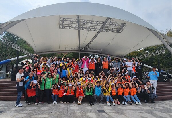 오케이좋아 연예인봉사단과 함께 무료급식.jpg